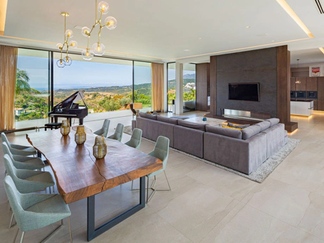Villa for sale in Benahavis