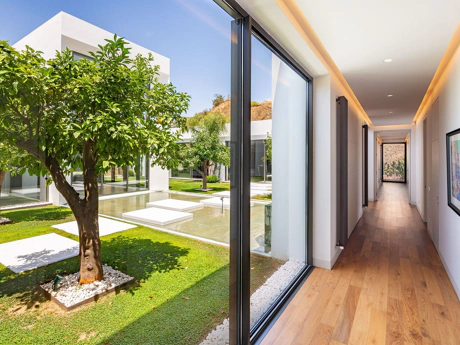 Villa for sale in Benahavis