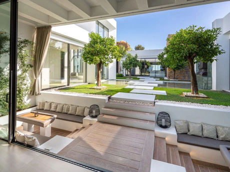 Villa for sale in Benahavis