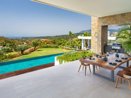 Villa for sale in Benahavis