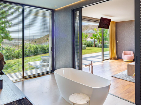 Villa for sale in Benahavis