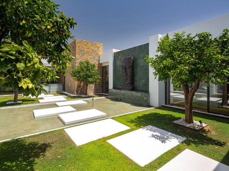 Villa for sale in Benahavis