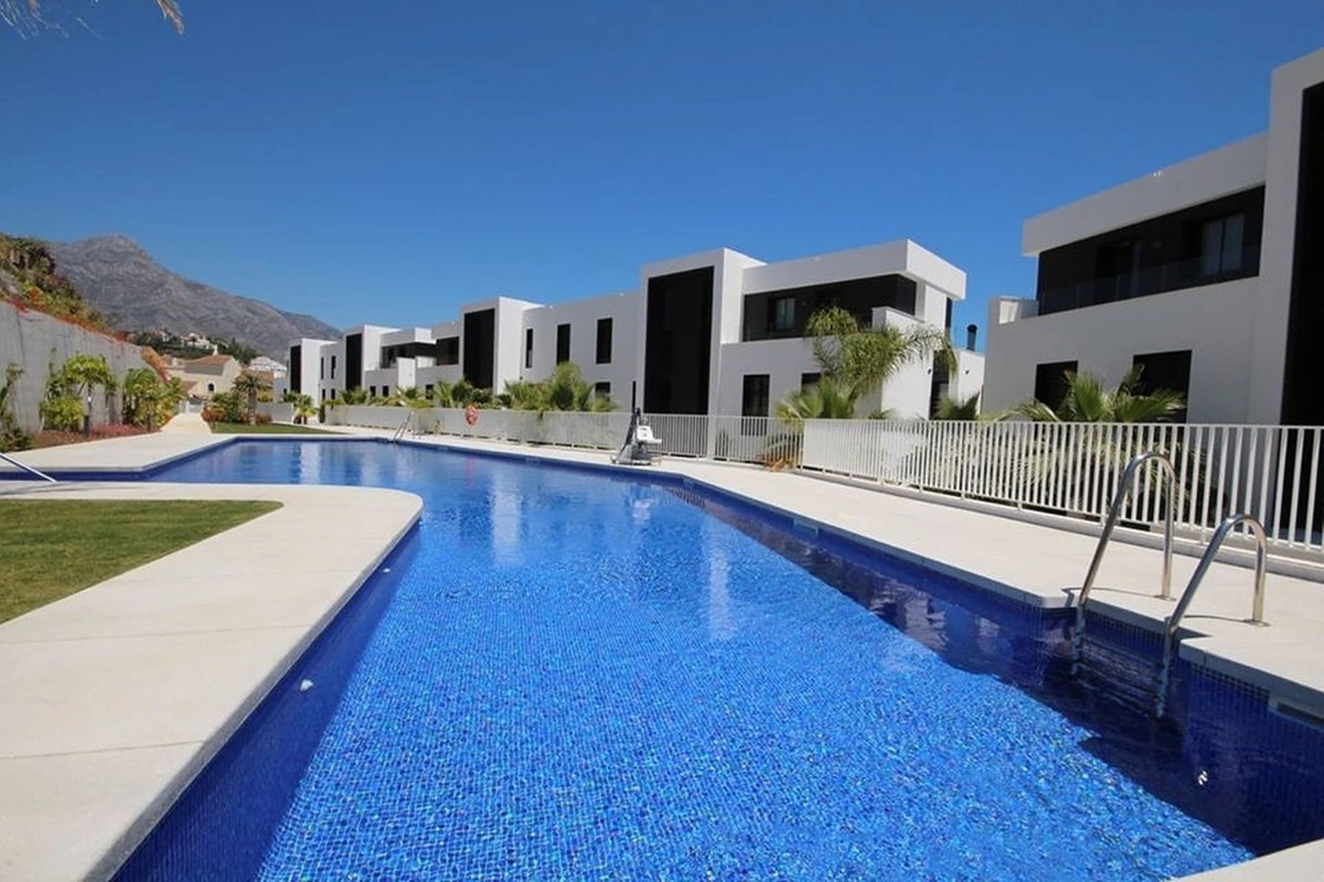Ground Floor Apartment for sale in Nueva Andalucia, Marbella
