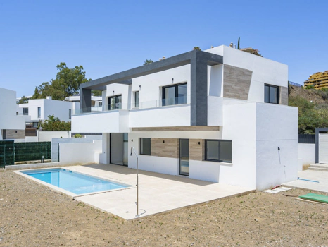 Villa for sale in Estepona