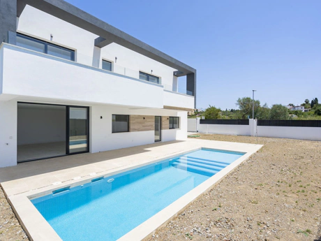 Villa for sale in Estepona