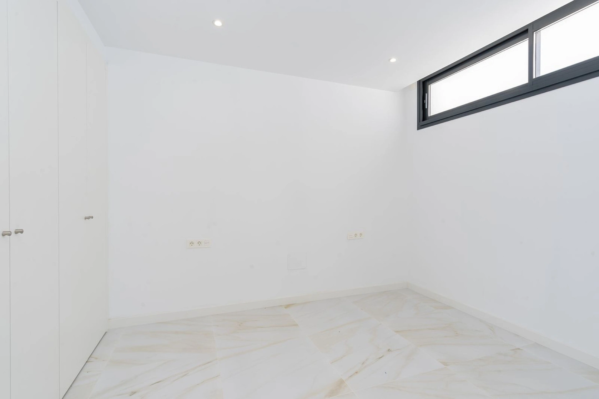 Villa for sale in Estepona