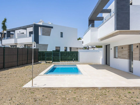 Villa for sale in Estepona
