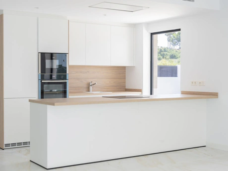 Villa for sale in Estepona