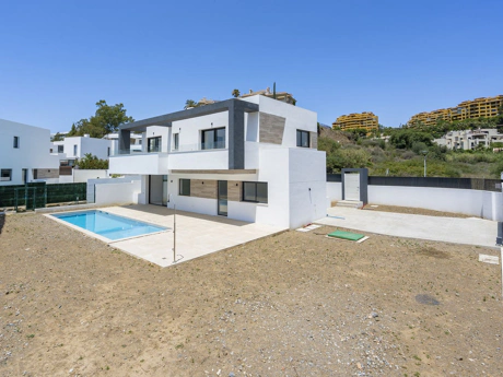 Villa for sale in Estepona