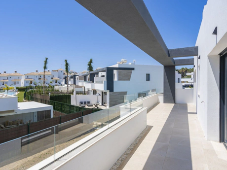 Villa for sale in Estepona