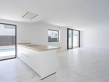 Villa for sale in Estepona