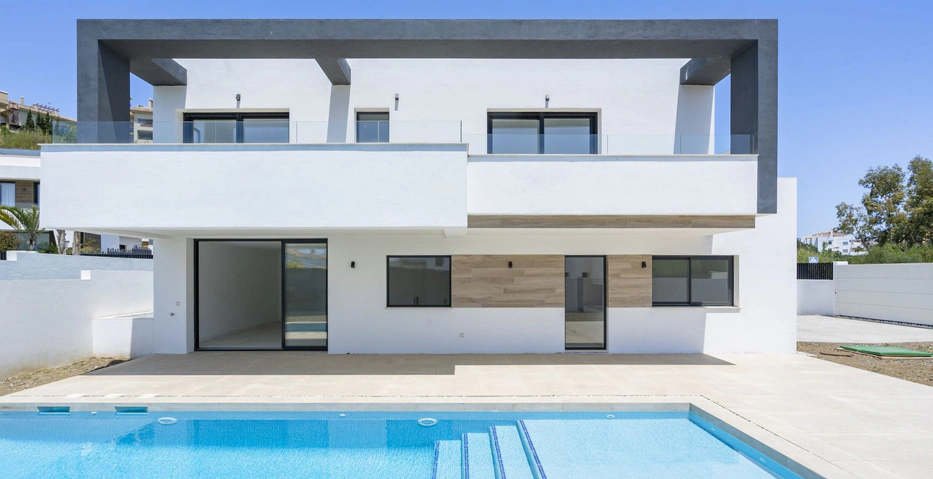 Villa for sale in Estepona