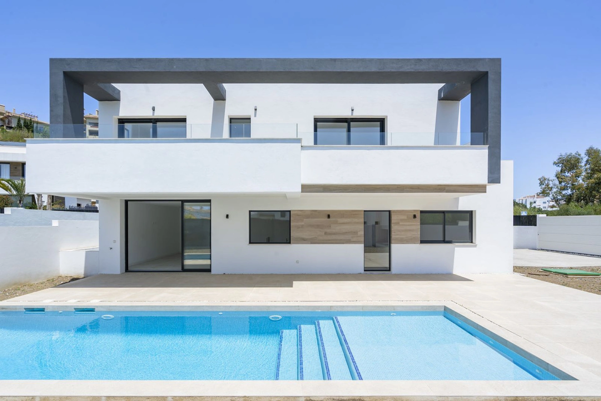 Villa for sale in Estepona