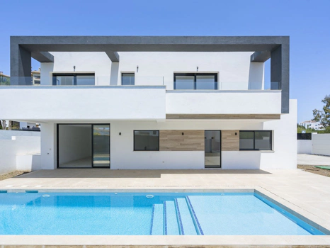 Villa for sale in Estepona