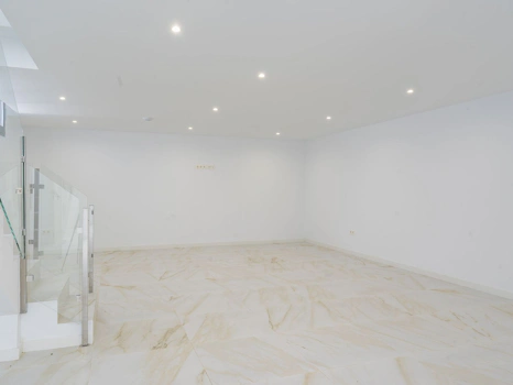 Villa for sale in Estepona