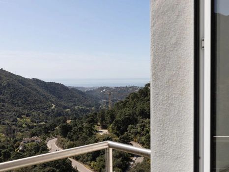 Villa for sale in Benahavis