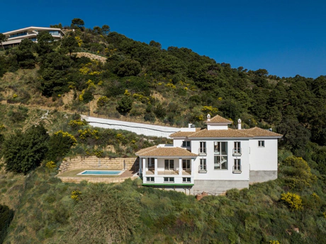 Villa for sale in Benahavis