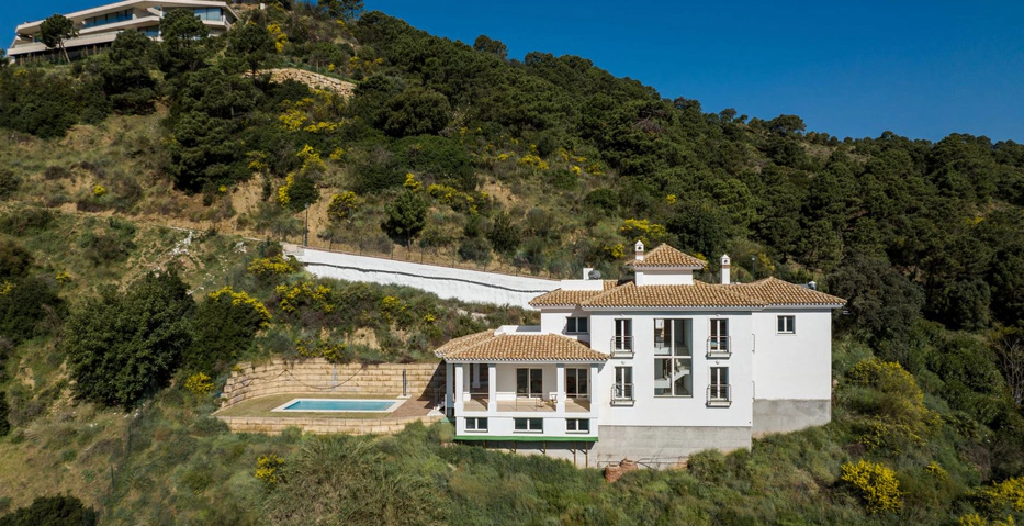 Villa for sale in Benahavis