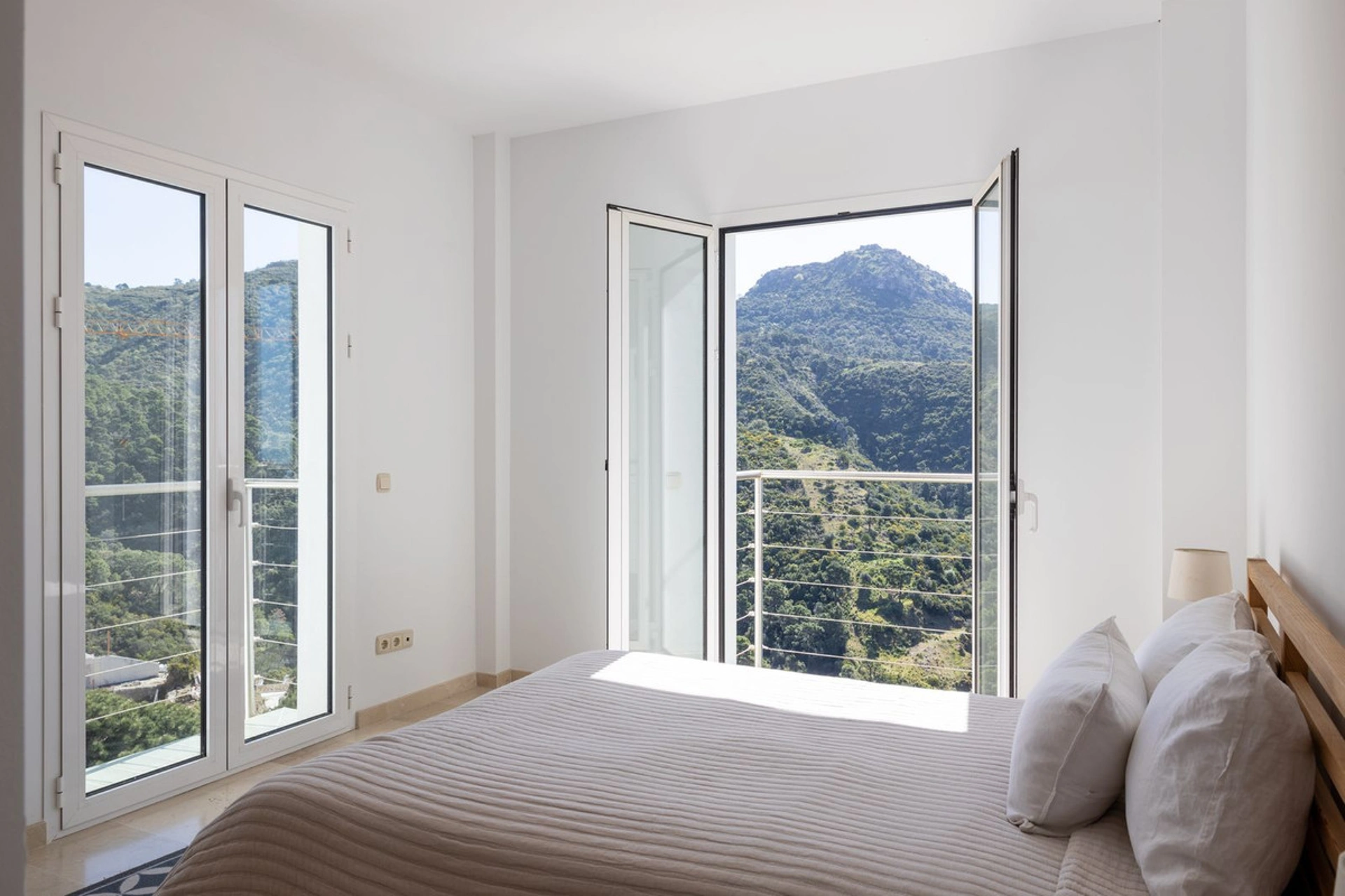 Villa for sale in Benahavis