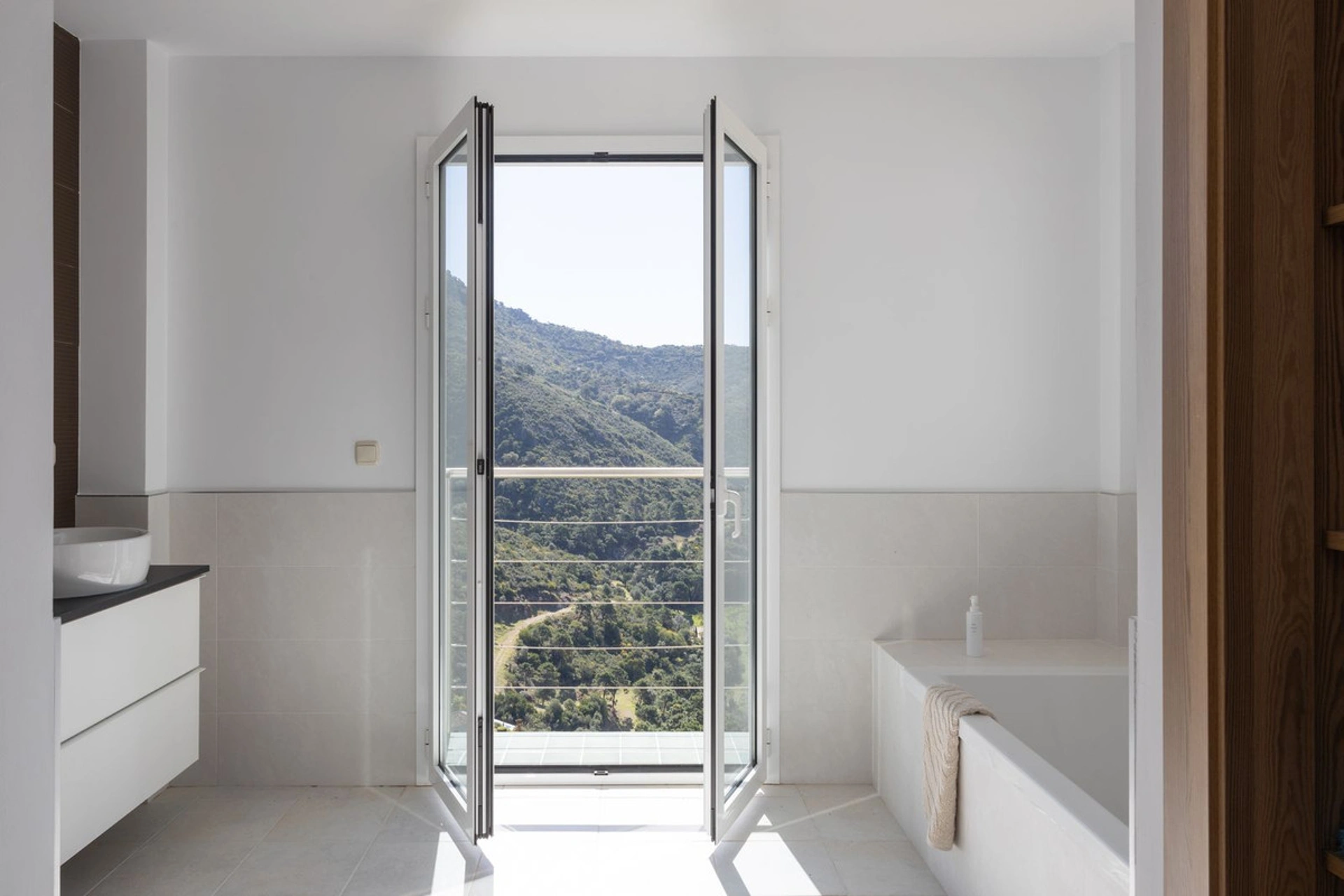 Villa for sale in Benahavis