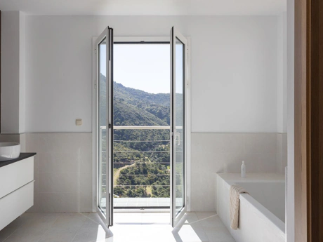 Villa for sale in Benahavis