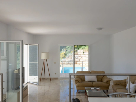 Villa for sale in Benahavis