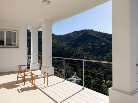 Villa for sale in Benahavis