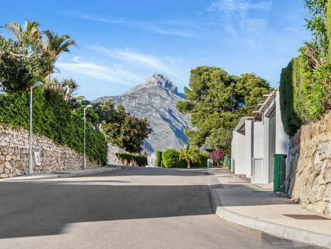 Adosado en venta en Nueva Andalucia, Marbella