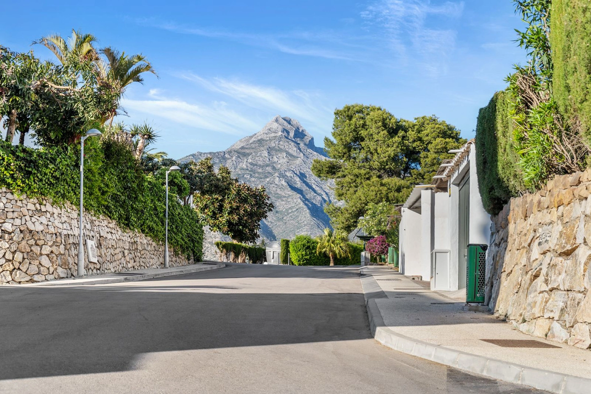 Adosado en venta en Nueva Andalucia, Marbella