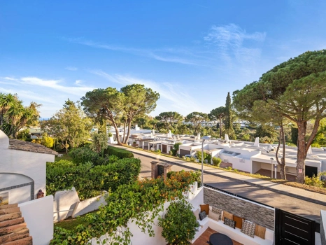 Adosado en venta en Nueva Andalucia, Marbella