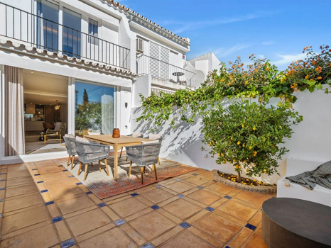 Adosado en venta en Nueva Andalucia, Marbella