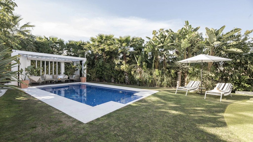 Villa for sale in Nueva Andalucia, Marbella