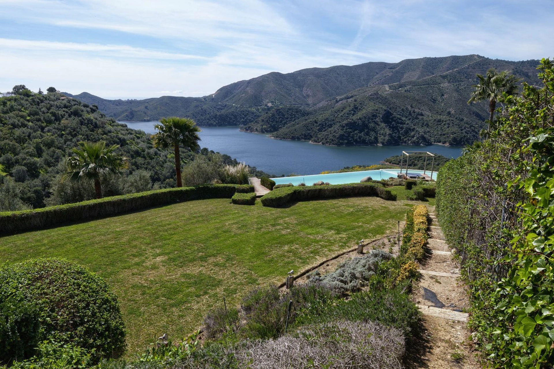 Villa for sale in Istan
