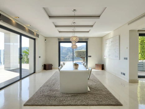 Villa for sale in Istan