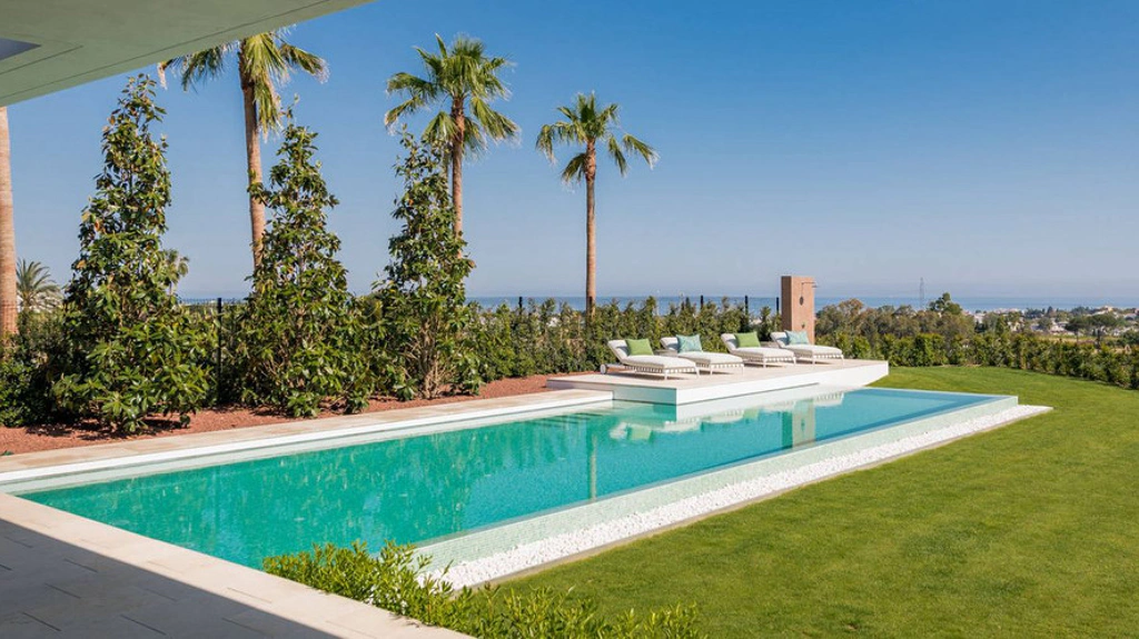 Villa for sale in Benahavis