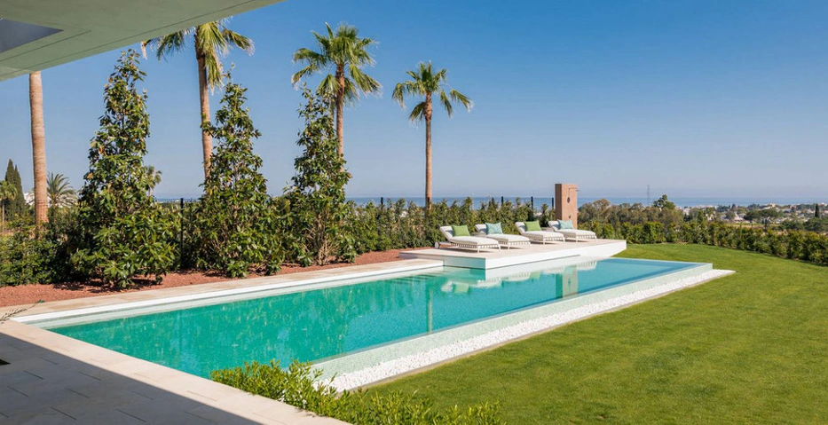 Villa for sale in Benahavis