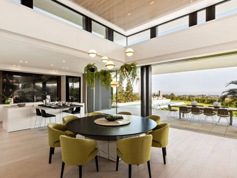 Villa for sale in Benahavis