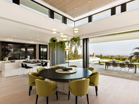 Villa for sale in Benahavis