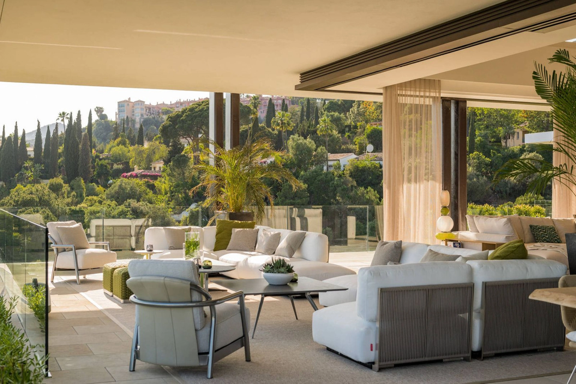 Villa for sale in Benahavis