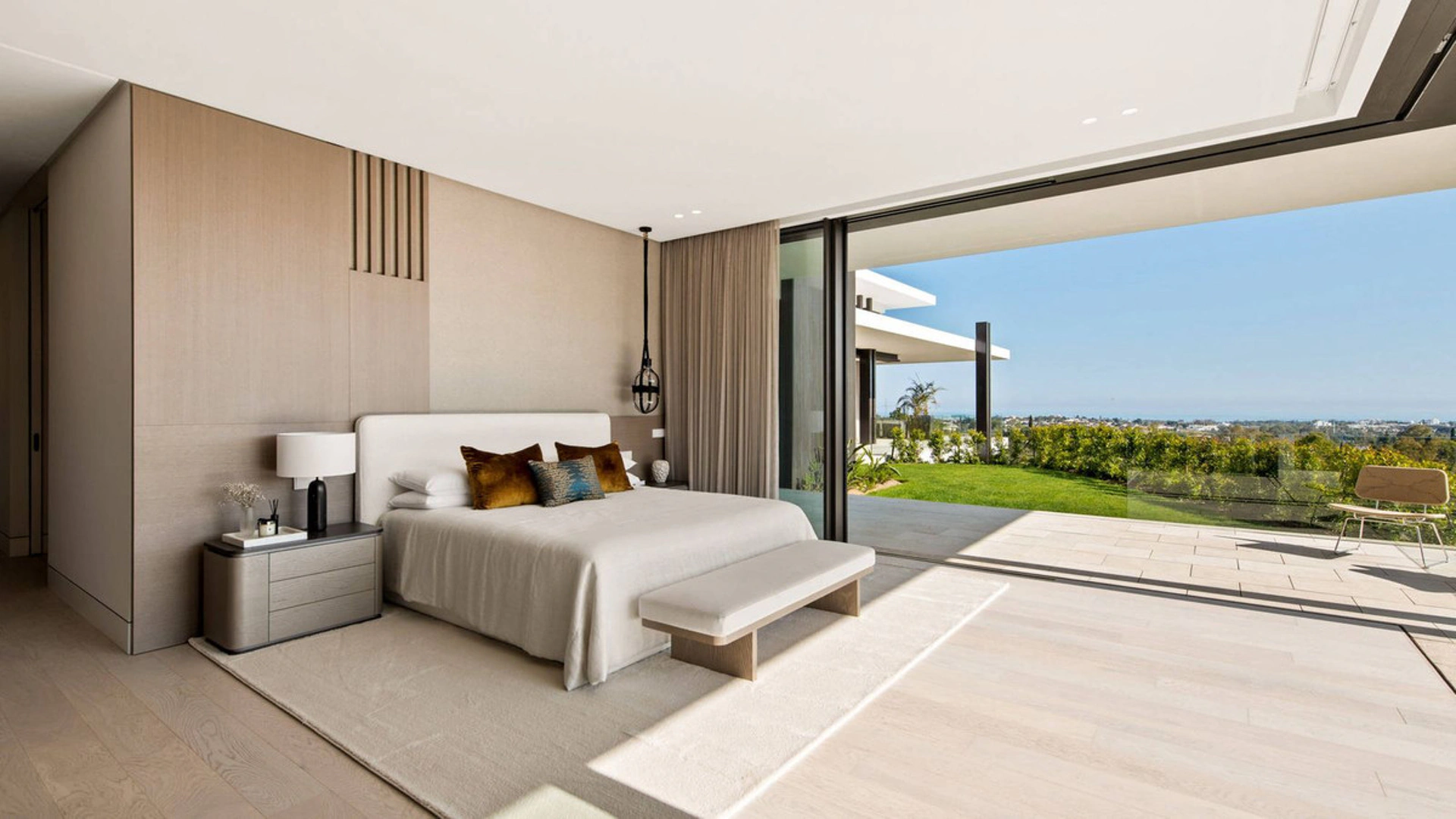Villa for sale in Benahavis