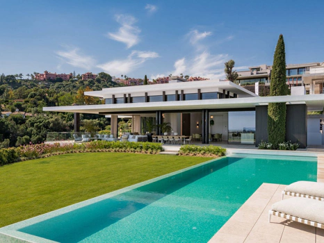 Villa for sale in Benahavis