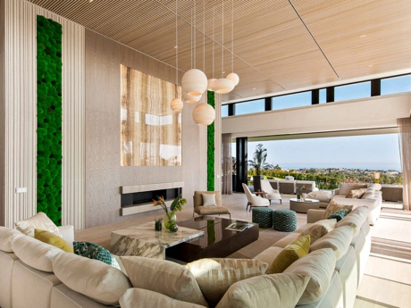 Villa for sale in Benahavis