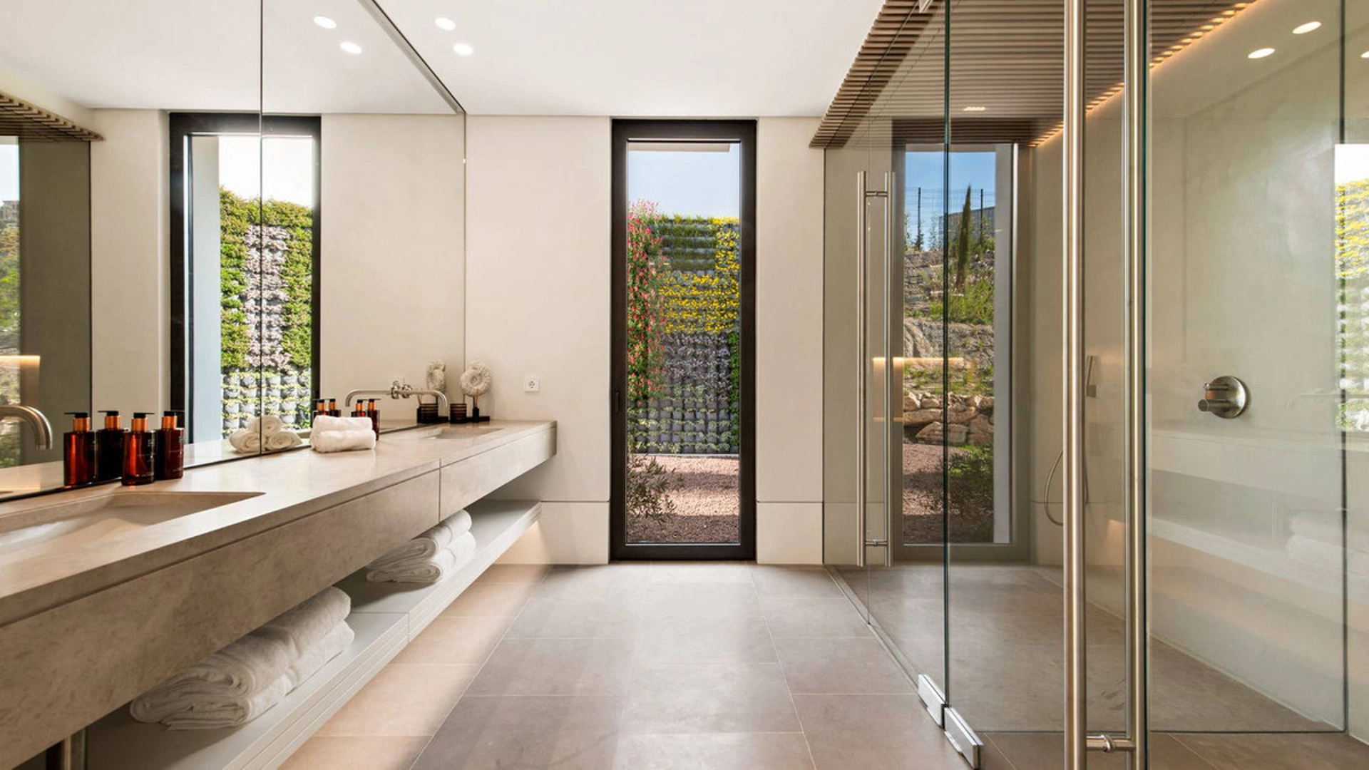 Villa for sale in Benahavis