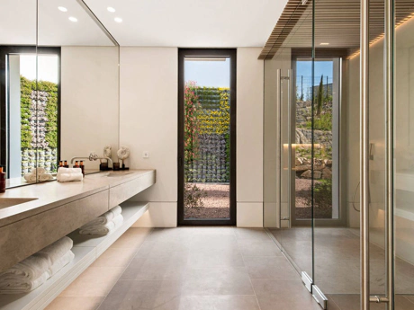 Villa for sale in Benahavis