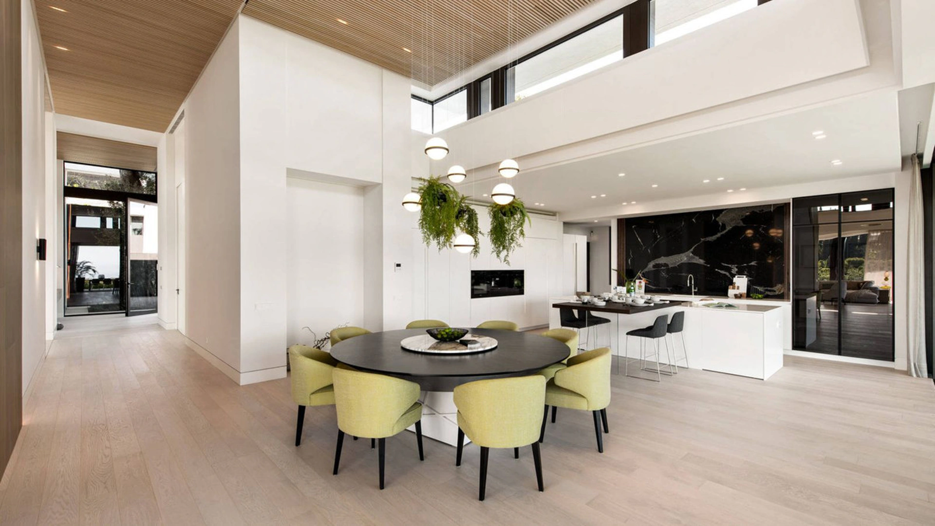 Villa for sale in Benahavis