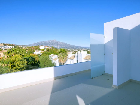 Villa for sale in Benahavis