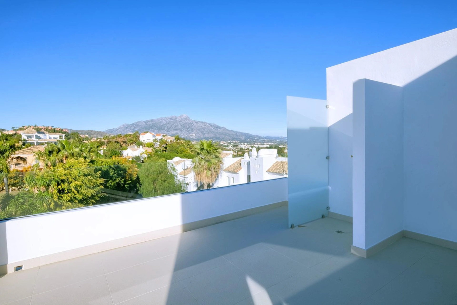 Villa for sale in Benahavis