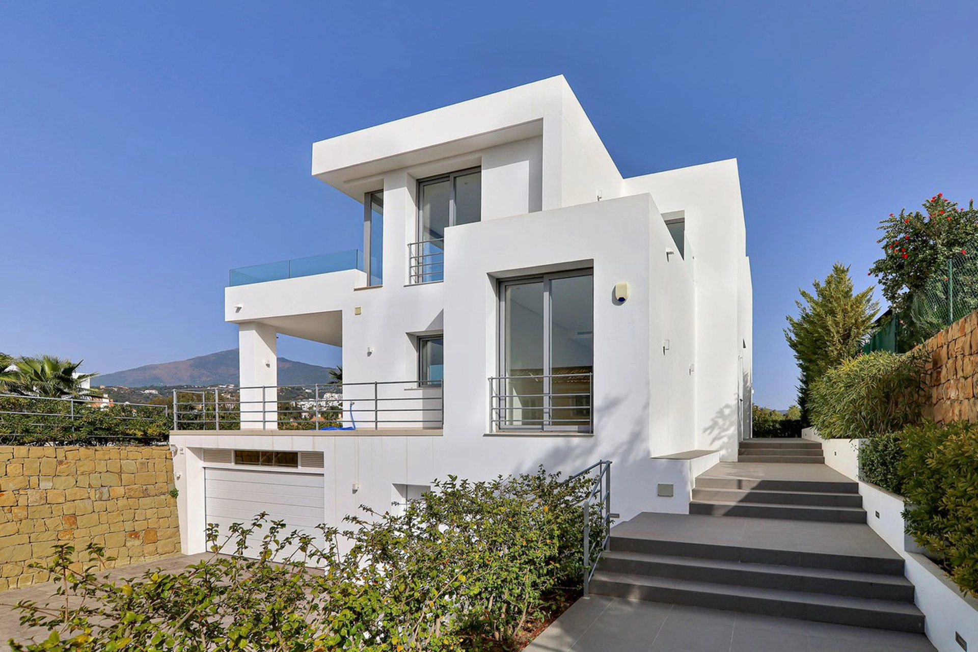 Villa for sale in Benahavis