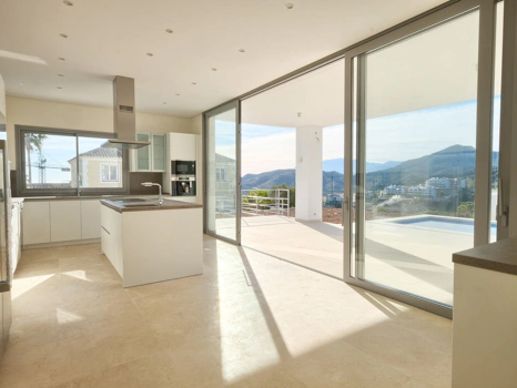 Villa for sale in Benahavis
