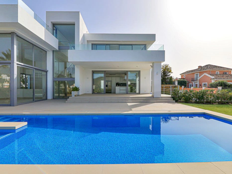 Villa for sale in Benahavis